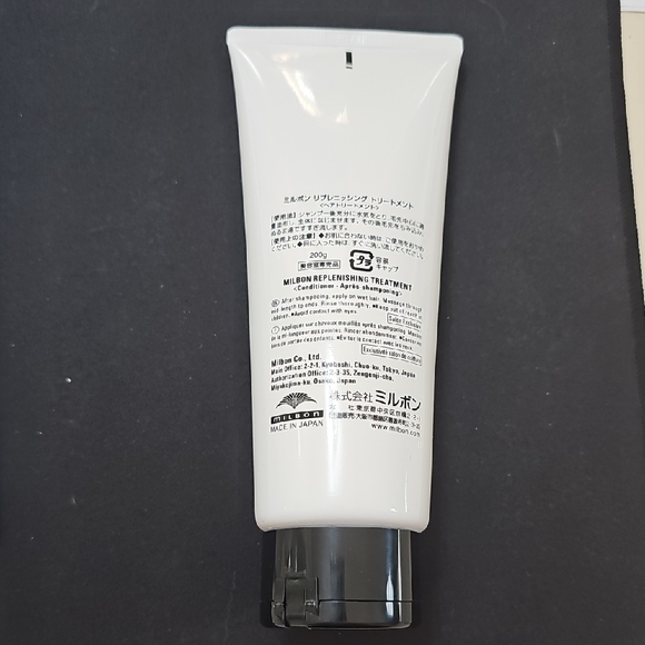 Moisture Replenishing Treatment - White - Picture 4 of 4